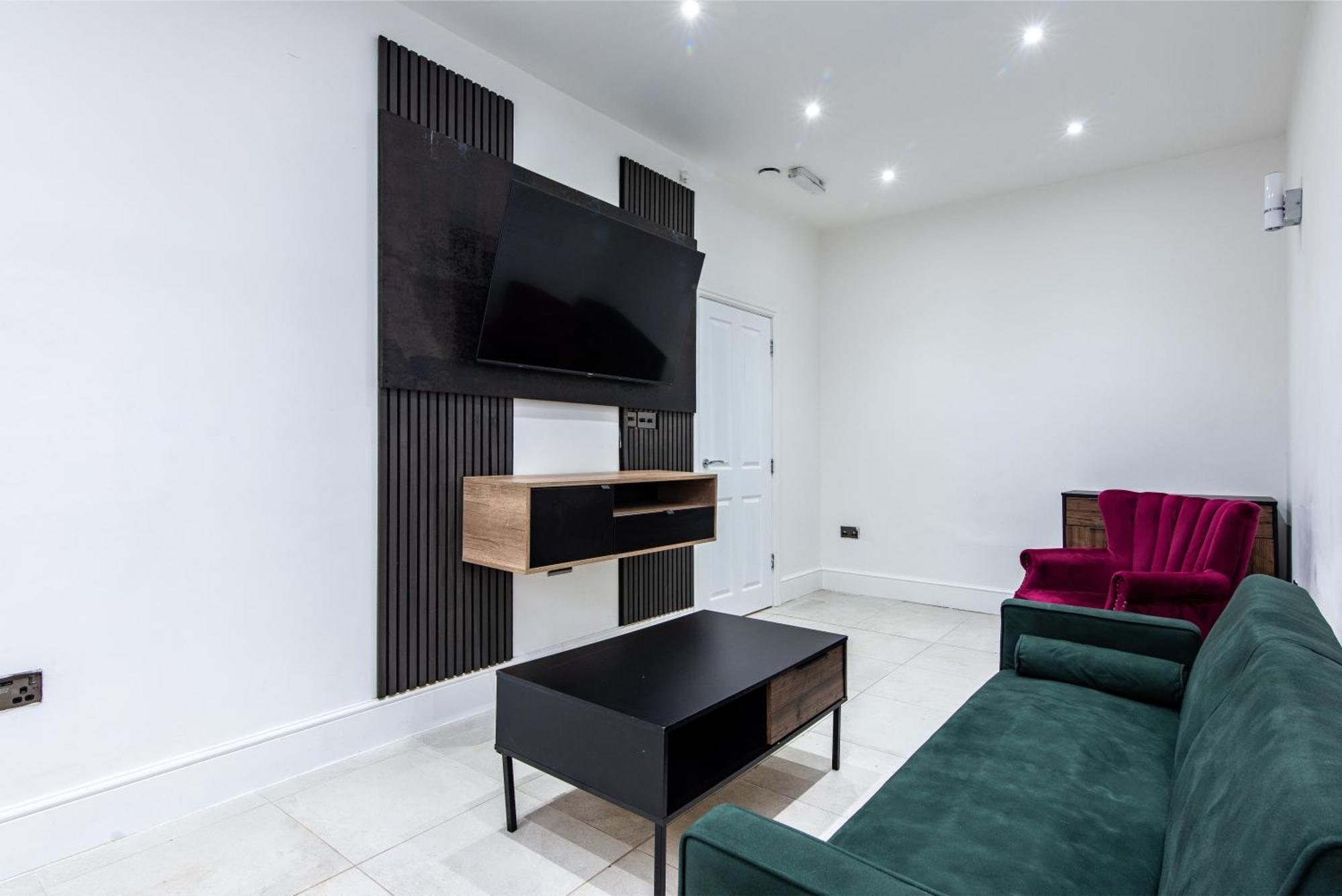 1 Bed Flat - Near Bradford's Cultural Gems & Attractions *